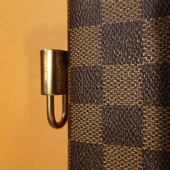 SOLD - 🔐 Louis Vuitton Padlock & Key Set - Picture 6 of 10